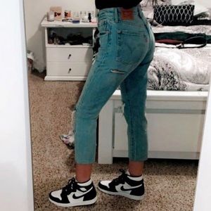 Cropped highwaist LEVI’s ripped jeans